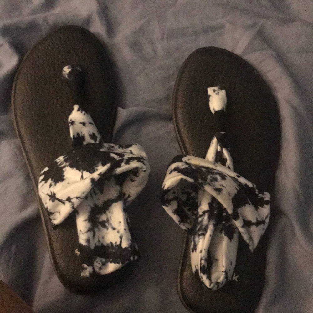 Sanuk yoga sandals
